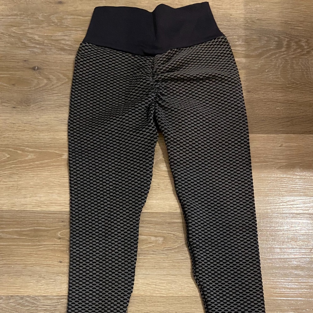 High Waist Yoga Pants - Size Small (never worn, brand new in the bag)